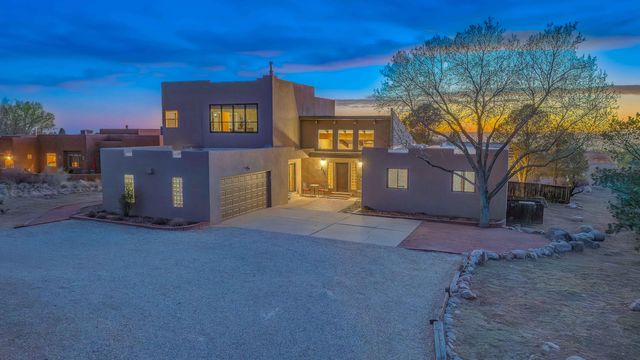 906 Tramway Lane NE, Albuquerque, NM 87122