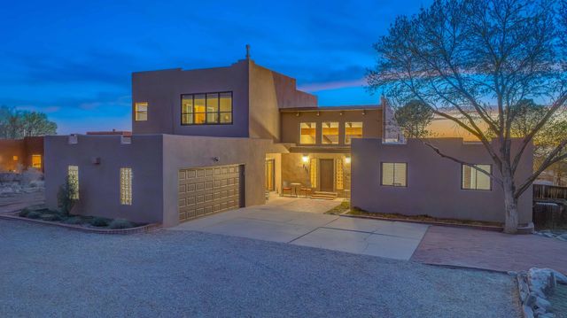 906 Tramway Lane NE, Albuquerque, NM 87122