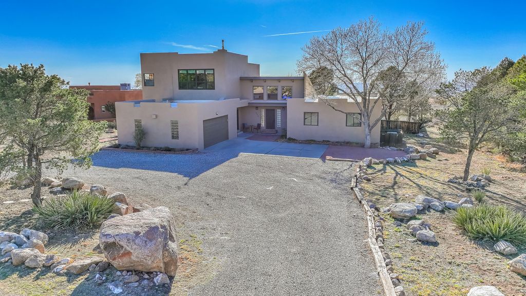 Image 1 of property listing at 906 Tramway Lane NE, Albuquerque, NM 87122