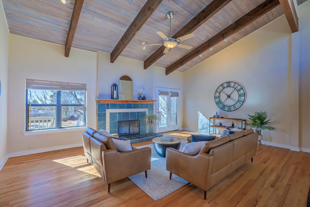 Image 10 of property listing at 906 Tramway Lane NE, Albuquerque, NM 87122