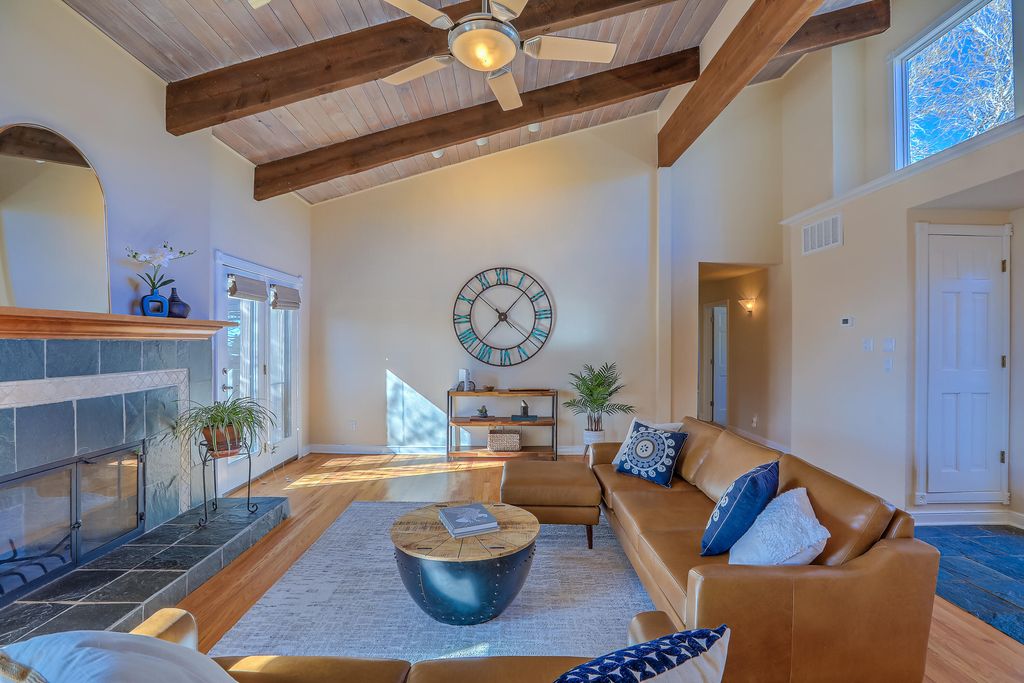 Image 13 of property listing at 906 Tramway Lane NE, Albuquerque, NM 87122