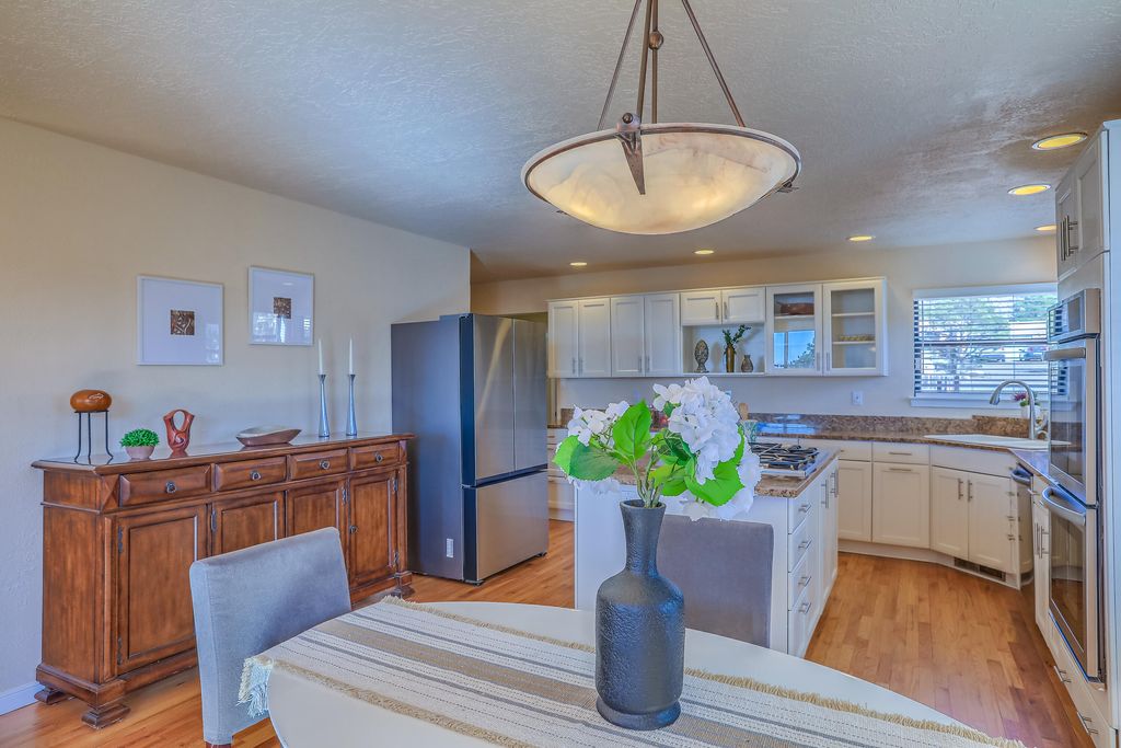 Image 19 of property listing at 906 Tramway Lane NE, Albuquerque, NM 87122