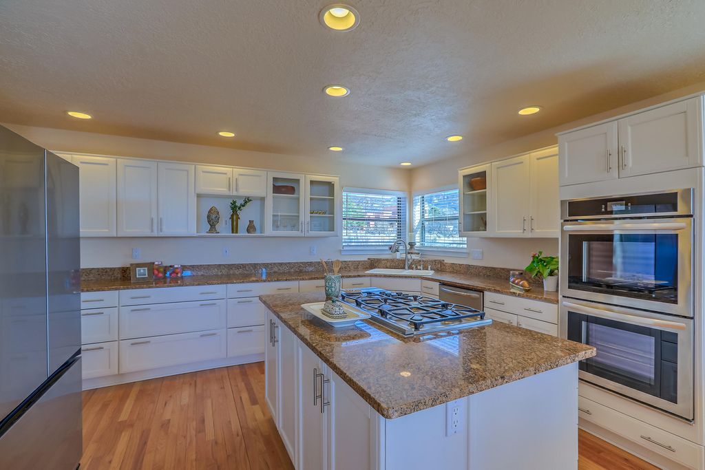 Image 21 of property listing at 906 Tramway Lane NE, Albuquerque, NM 87122