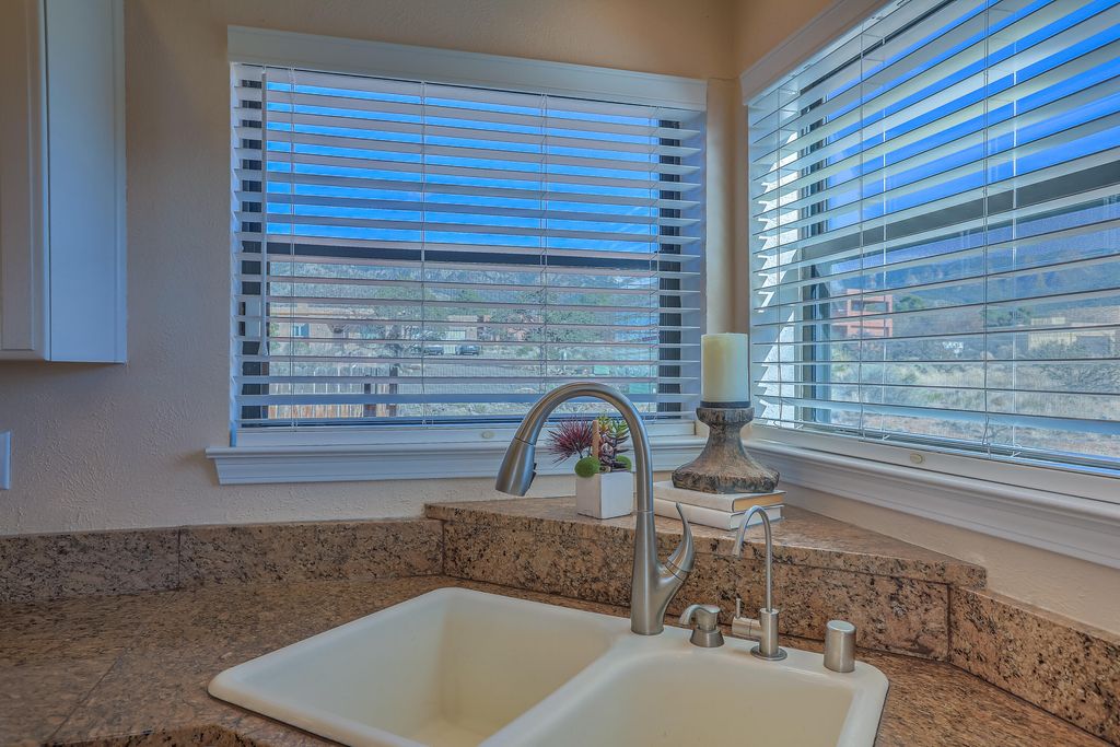 Image 23 of property listing at 906 Tramway Lane NE, Albuquerque, NM 87122