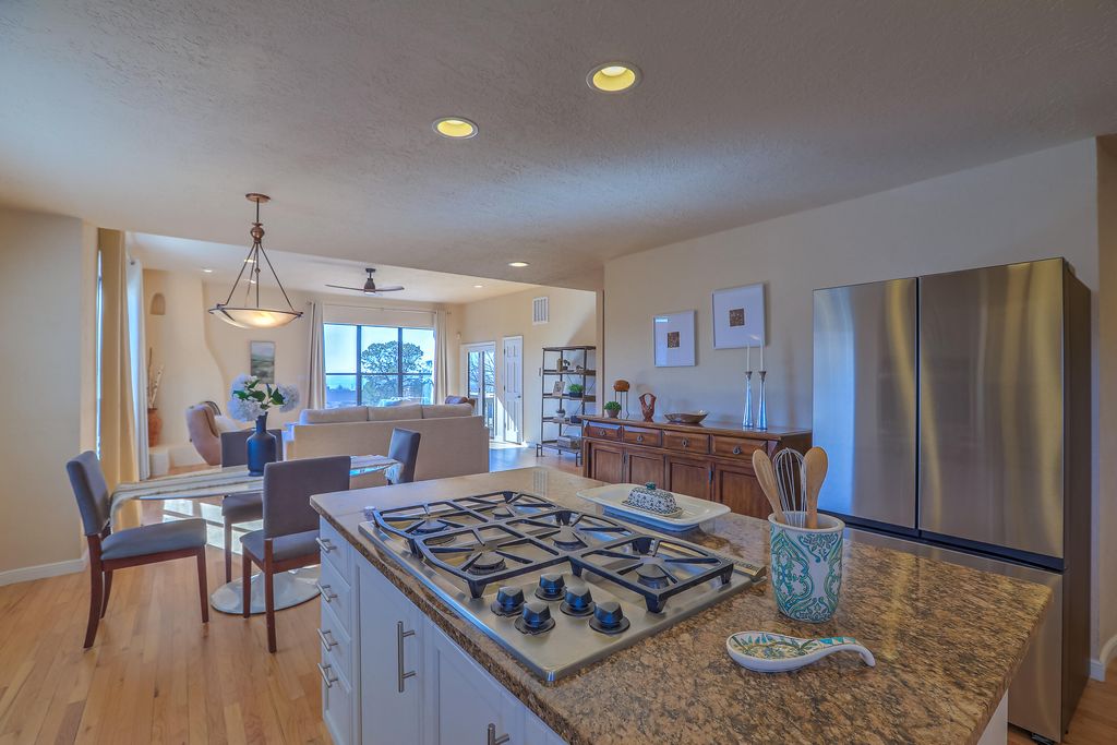 Image 24 of property listing at 906 Tramway Lane NE, Albuquerque, NM 87122