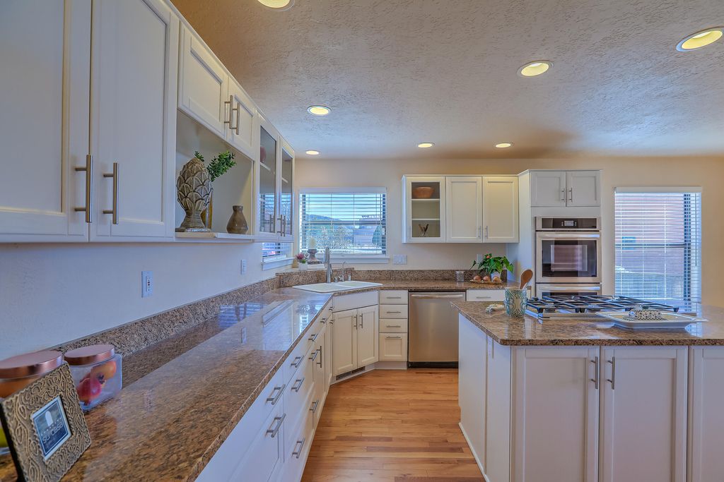 Image 26 of property listing at 906 Tramway Lane NE, Albuquerque, NM 87122