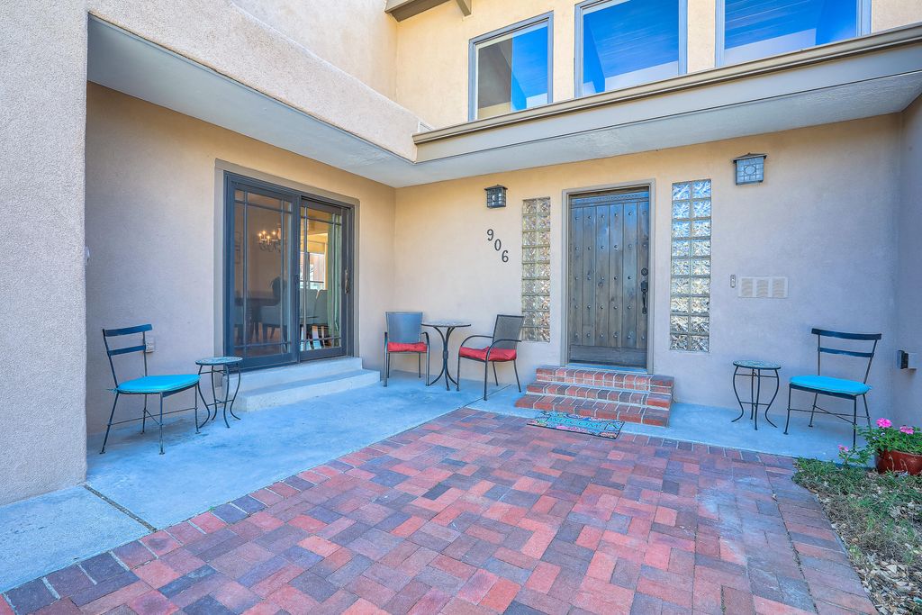 Image 5 of property listing at 906 Tramway Lane NE, Albuquerque, NM 87122