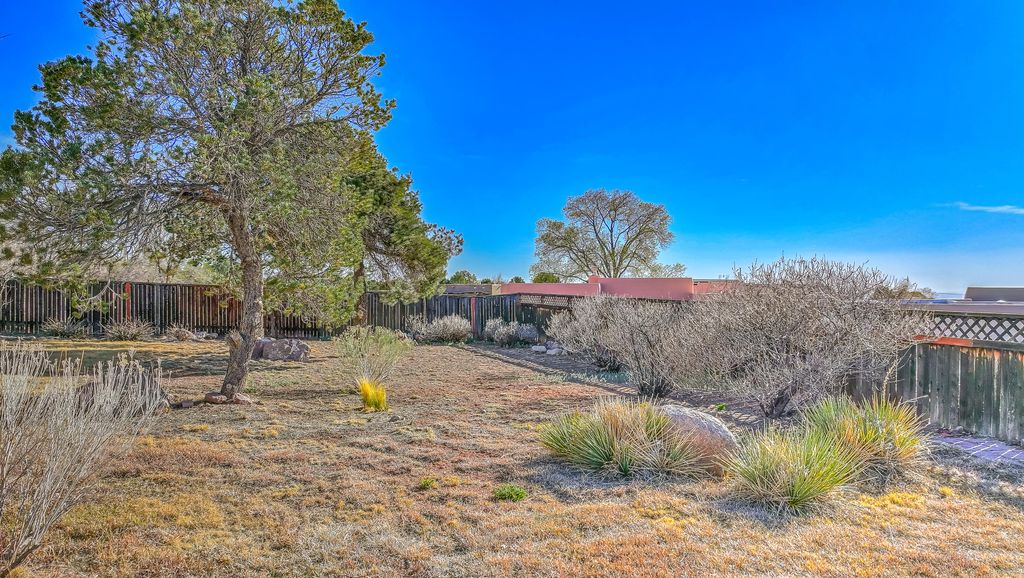 Image 65 of property listing at 906 Tramway Lane NE, Albuquerque, NM 87122