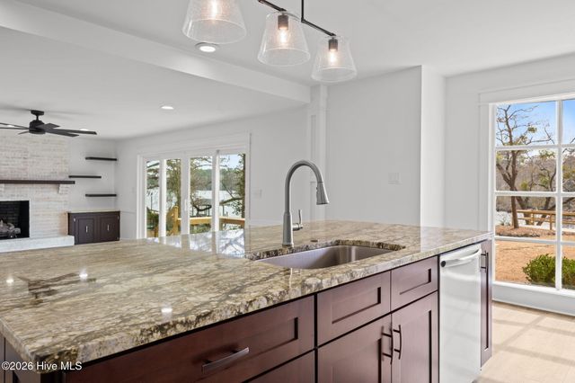 214 Shoreline Drive, New Bern, NC 28562