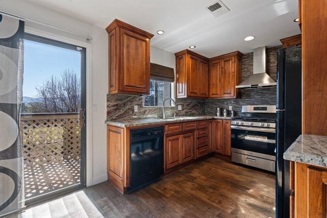 801 Nash Road B10, Hollister, CA 95023