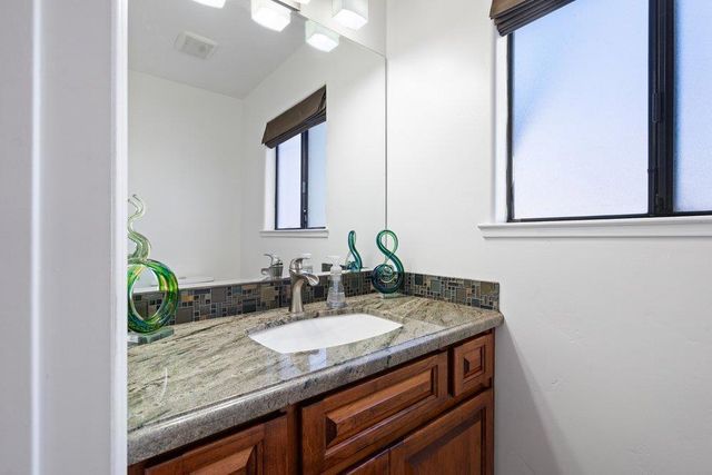 801 Nash Road B10, Hollister, CA 95023