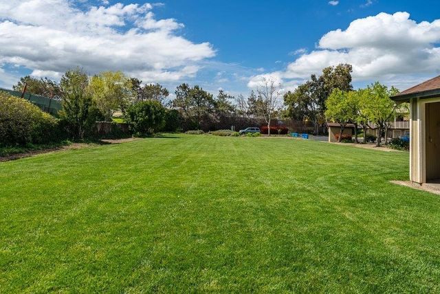 801 Nash Road B10, Hollister, CA 95023