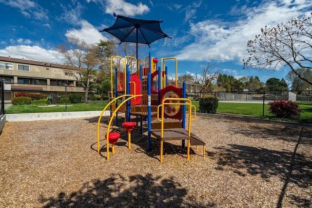 801 Nash Road B10, Hollister, CA 95023