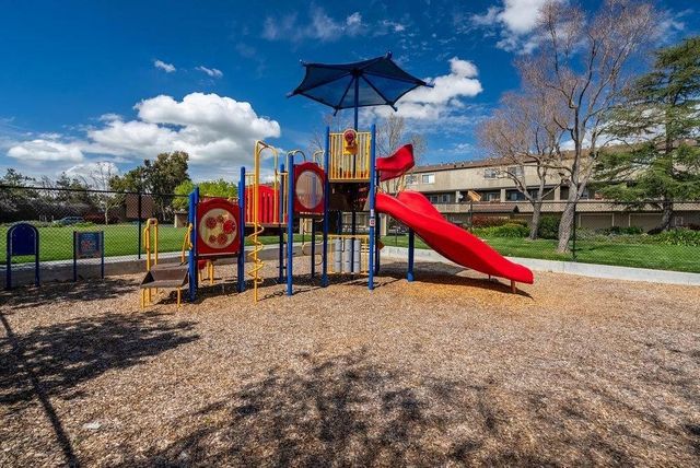 801 Nash Road B10, Hollister, CA 95023