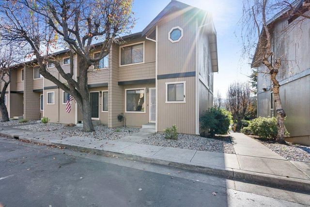 801 Nash Road B10, Hollister, CA 95023