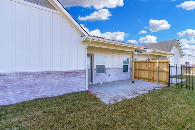 2132 W Elk Ridge Ave, Goddard, KS 67052