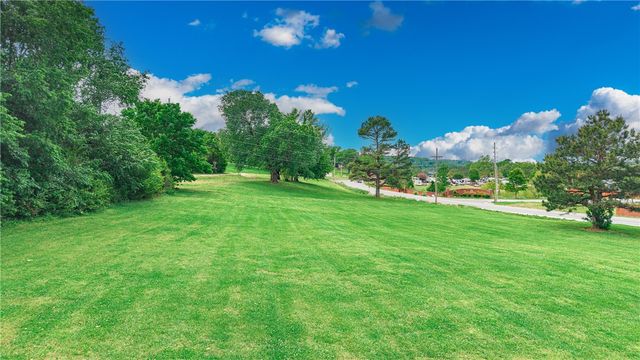 130 Brown Road, Cave Springs, AR 72718