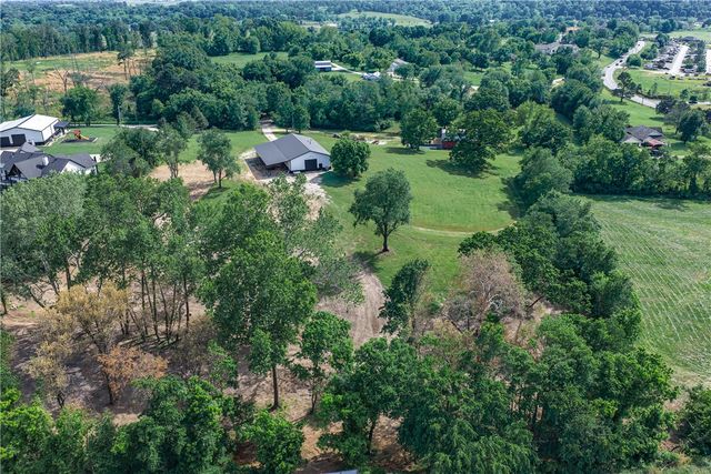 130 Brown Road, Cave Springs, AR 72718