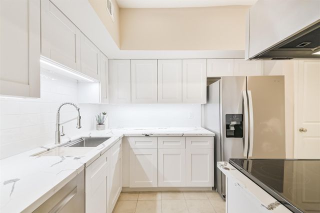 1300 Augusta Drive 24, Houston, TX 77057