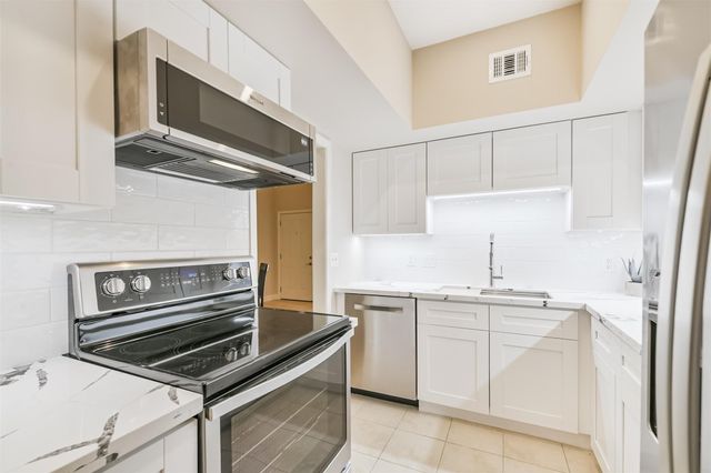 1300 Augusta Drive 24, Houston, TX 77057