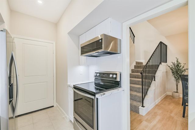 1300 Augusta Drive 24, Houston, TX 77057