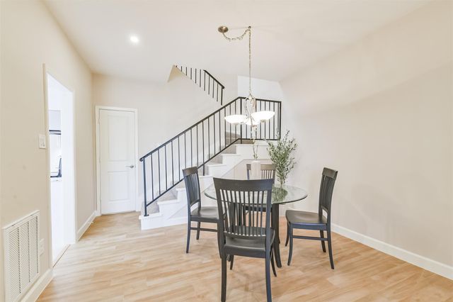1300 Augusta Drive 24, Houston, TX 77057