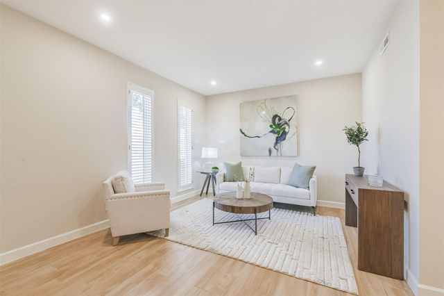 1300 Augusta Drive 24, Houston, TX 77057