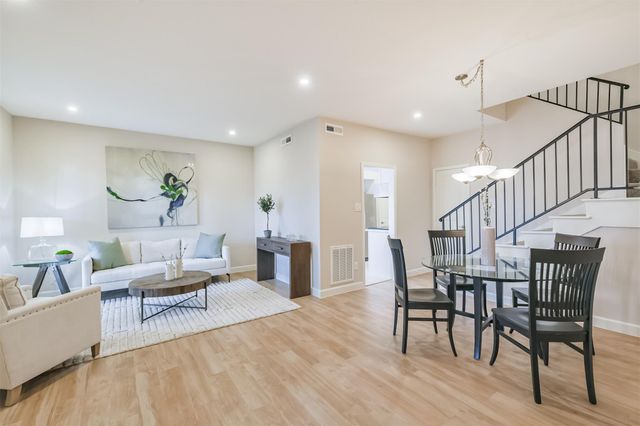 1300 Augusta Drive 24, Houston, TX 77057
