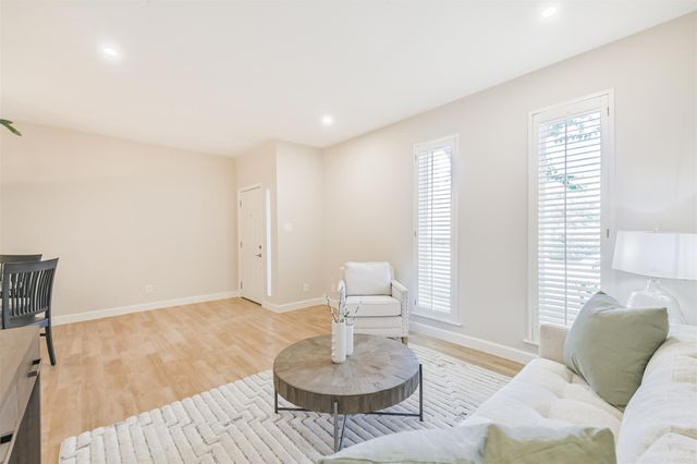 1300 Augusta Drive 24, Houston, TX 77057