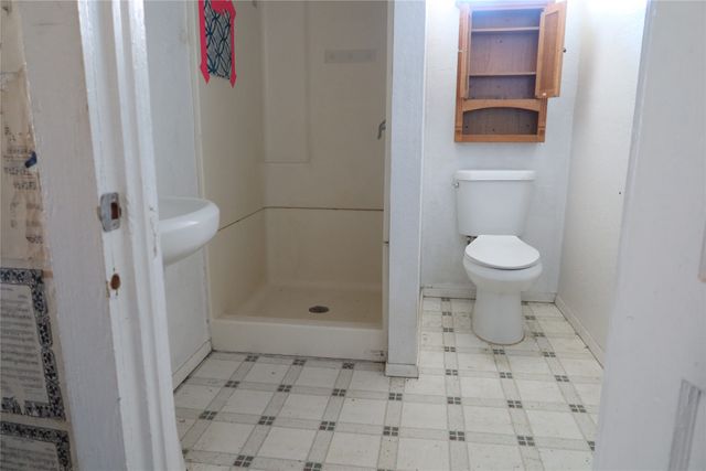 204 Taylor Street, Bowie, TX 76230