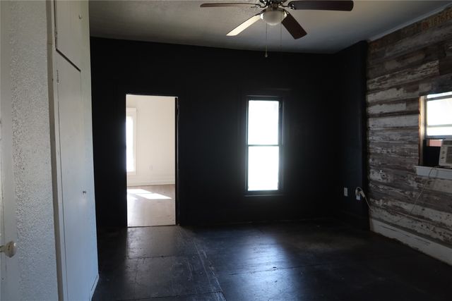 204 Taylor Street, Bowie, TX 76230