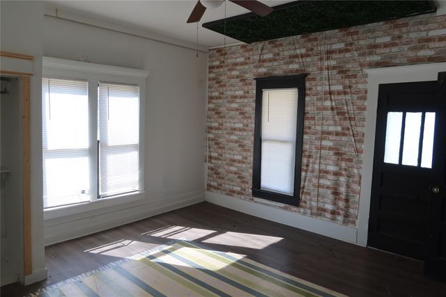 204 Taylor Street, Bowie, TX 76230