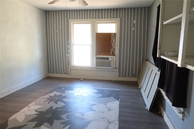 204 Taylor Street, Bowie, TX 76230