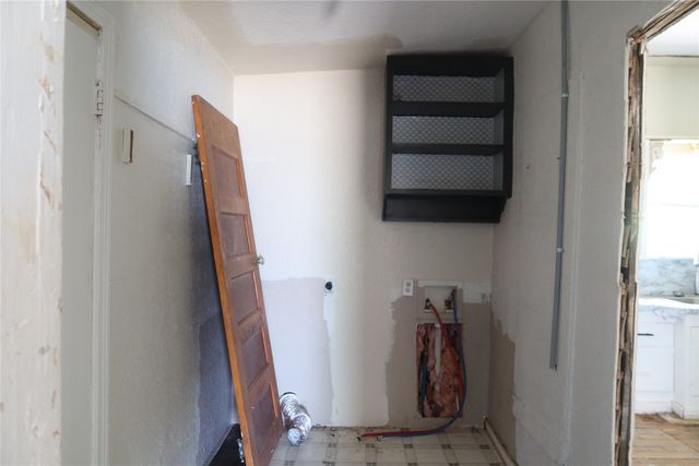 204 Taylor Street, Bowie, TX 76230