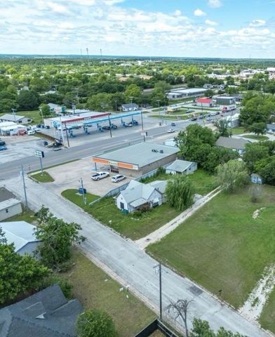 204 Taylor Street, Bowie, TX 76230