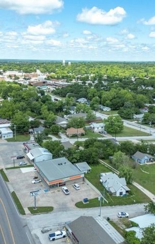 204 Taylor Street, Bowie, TX 76230