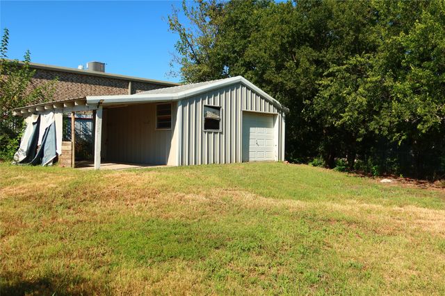 204 Taylor Street, Bowie, TX 76230