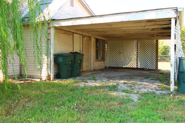 204 Taylor Street, Bowie, TX 76230