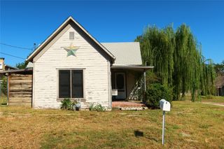 204 Taylor Street, Bowie, TX 76230