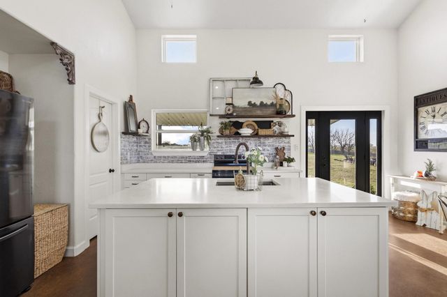 5828 County Road 1093, Celeste, TX 75423