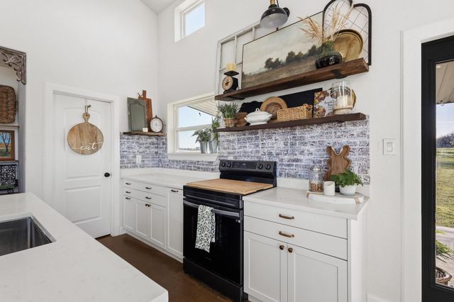 5828 County Road 1093, Celeste, TX 75423