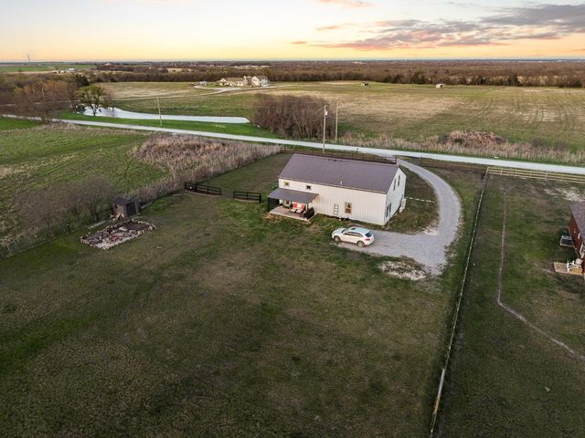 5828 County Road 1093, Celeste, TX 75423