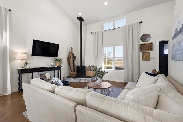 5828 County Road 1093, Celeste, TX 75423