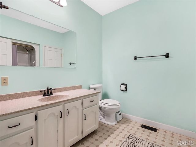 44 Oxford Drive, Washington, MO 63090