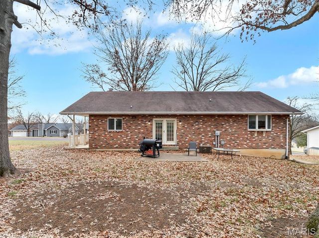 44 Oxford Drive, Washington, MO 63090