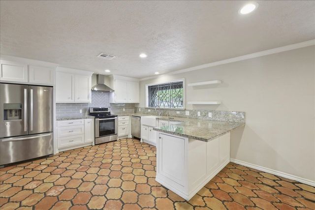 775 Belvedere Dr, Beaumont, TX 77706