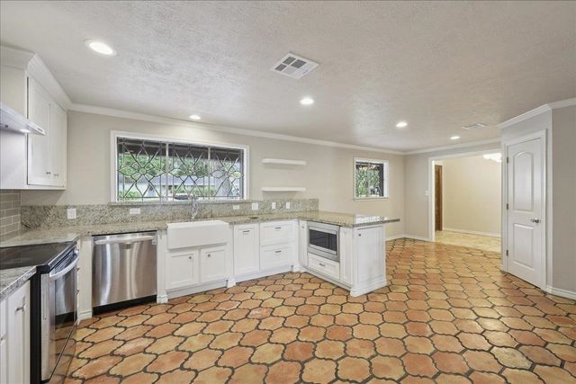 775 Belvedere Dr, Beaumont, TX 77706