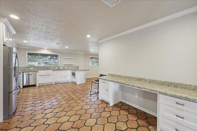 775 Belvedere Dr, Beaumont, TX 77706