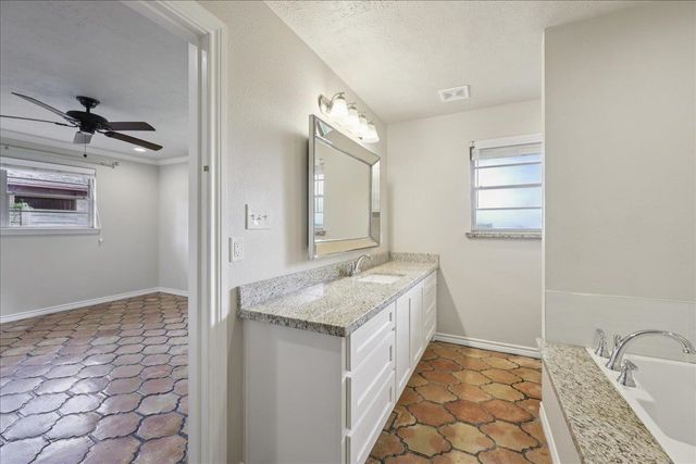 775 Belvedere Dr, Beaumont, TX 77706