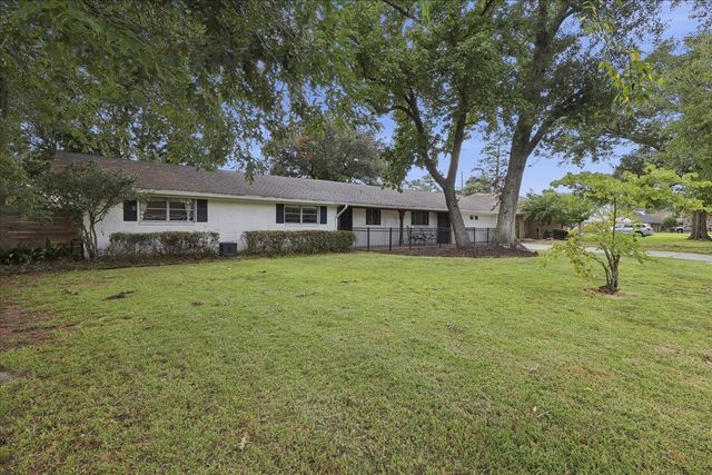 775 Belvedere Dr, Beaumont, TX 77706